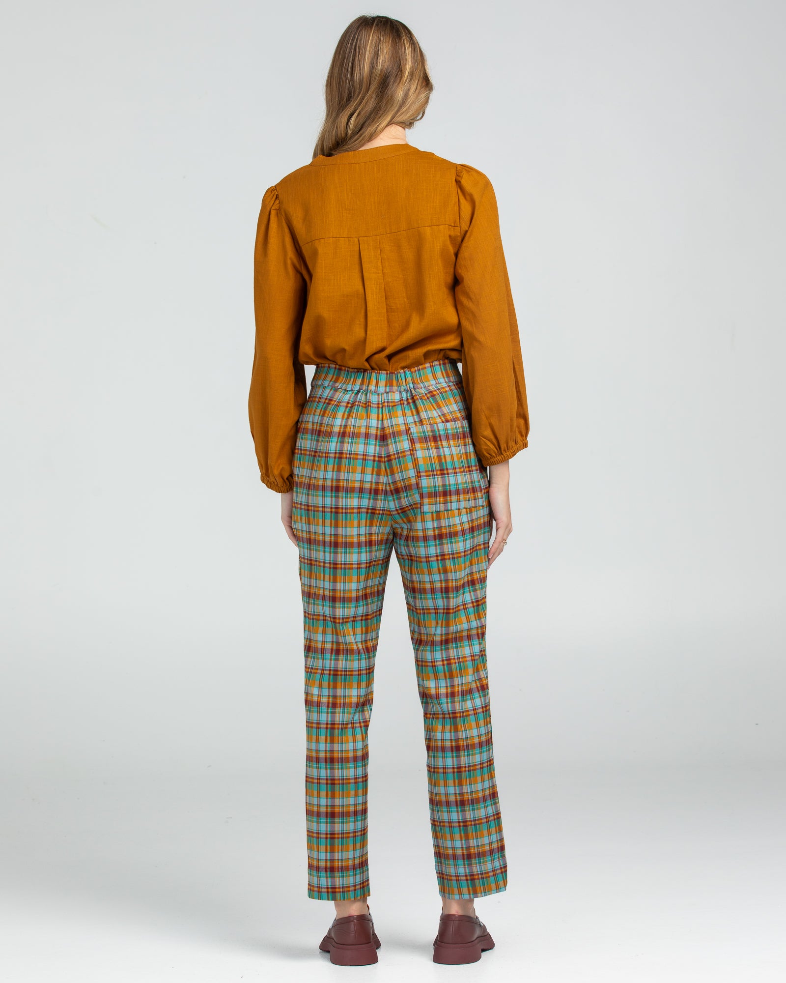 Kiara Pant - Indy Check